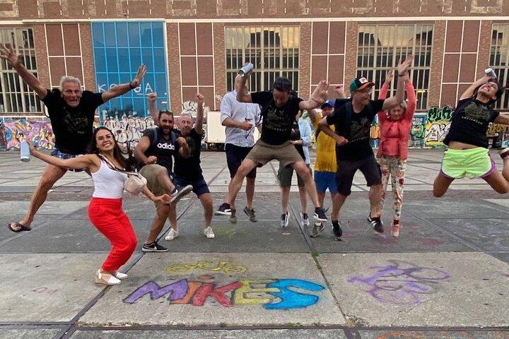Amsterdã's Hidden Gems and Street Art Bike Tour