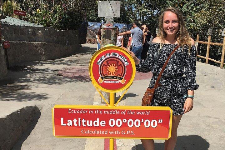 Volledige privérondleiding door het historische centrum + Midden van de wereld
