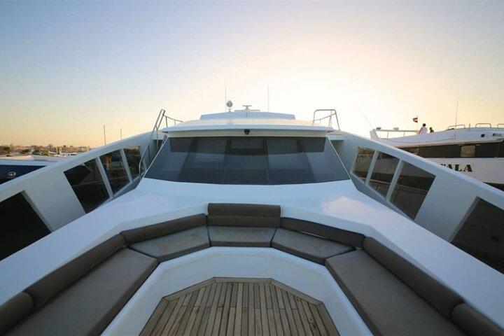 Tour Sail Dubai no iate de luxo de 100 pés