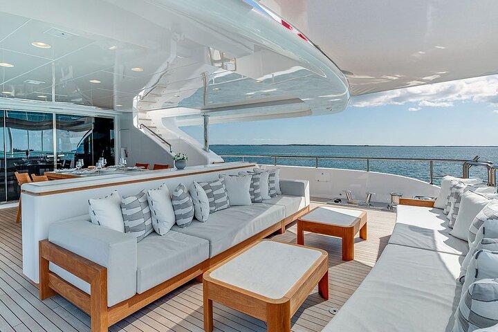 Tour Sail Dubai no iate de luxo de 100 pés