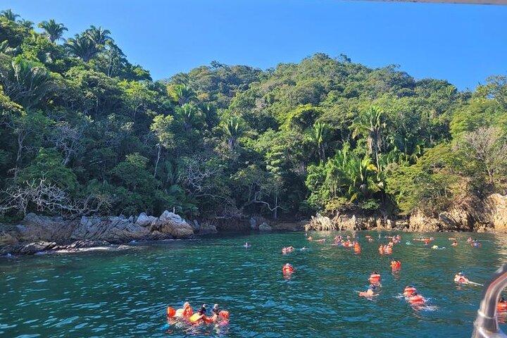 Excursion en catamaran à Yelapa Beach avec plongée en apnée, déjeuner et bar ouvert