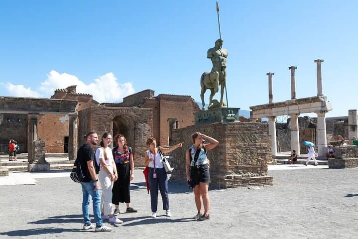 Stories of Pompeii: Small Group tour with archeology expert guide