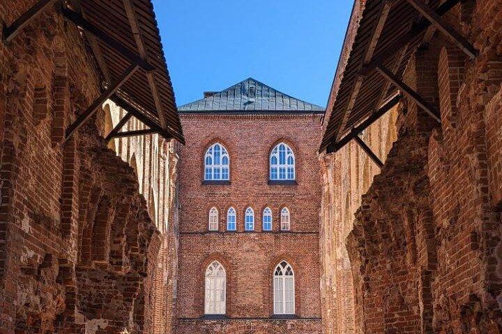Vana Lugu walking tour: Tartu Old Town Stories & Estonian snacks