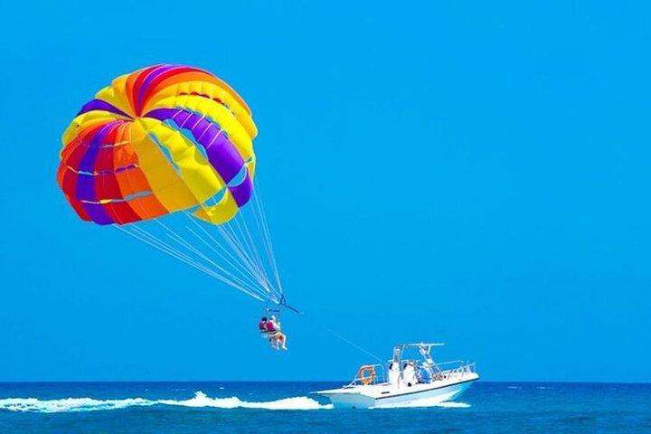 Privat Speedboat Dolphin House & Parasailing W/Transfer-Hurghada