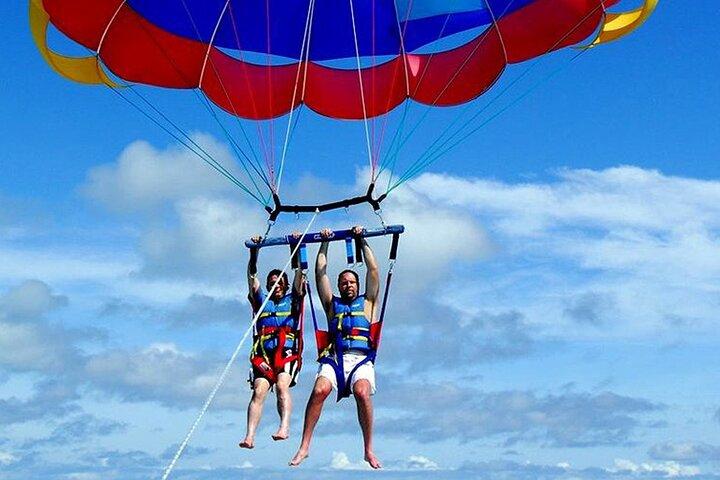 Experiência de para-sailing com transferência privada de Sharm El Sheikh