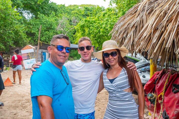 Full Day Tour to 4 Rosario Islands with snorkeling and plankton in Cartagena