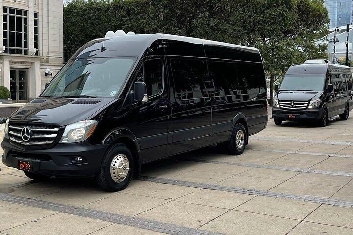 ナッシュビル空港 6 ~ 13 名様向けの専用送迎サービス