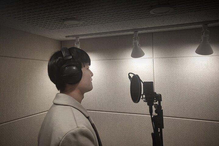Gesangsaufnahme im Studio eines K-POP Produzenten