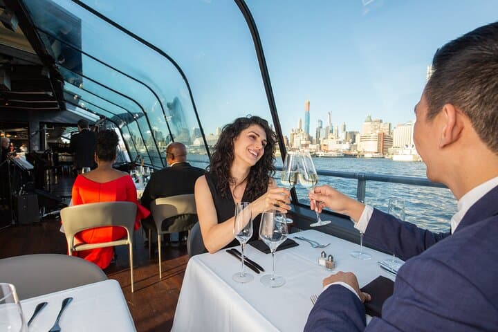 Bateaux New York Christmas Day Plated Brunch Cruise