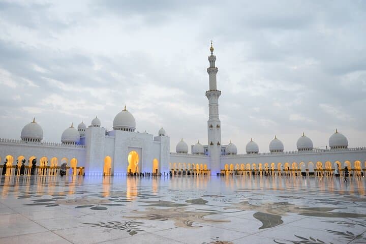 Abu Dhabi City Tour with Grand Mosque, BAPS Temple