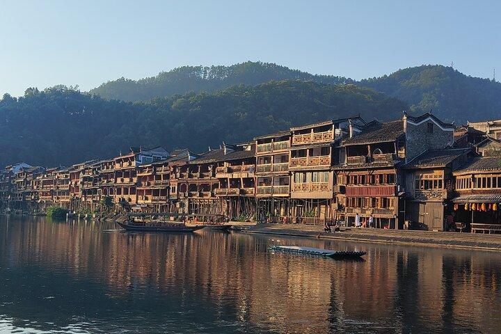 Transfer privado de Zhangjiajie para Fenghuang e pára na cidade velha de Furong