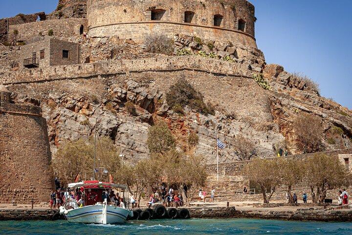 Elounda: Spinalonga Prof. Guided Boat Tour w/ BBQ + Swimming