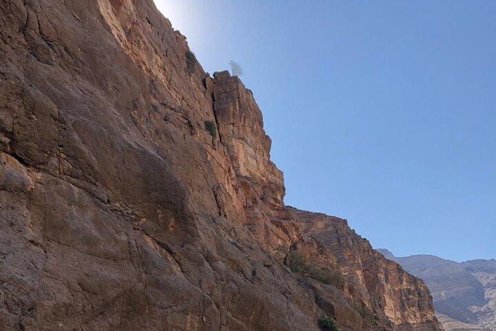Vandretur til Red Wall Sherry og Sanat Village i Wadi Naqab
