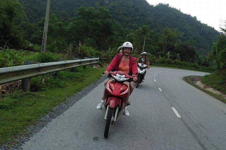 Visita guiada privada a Sa Pa em uma motocicleta com almoço local