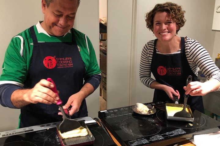 Experience Sushi Making Class in Tokyo