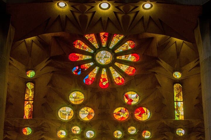 Sagrada Familia Revealed: Express Entry Guided Tour