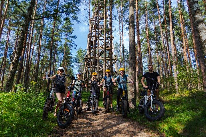 Guidet Ebike-tur på skovveje og stier nær Riga
