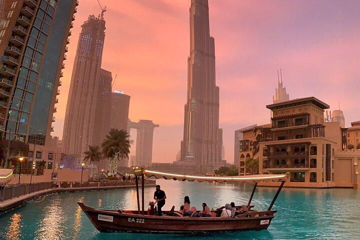 Lake Ride oder Walk Bridge bei Dubai Fountain Show