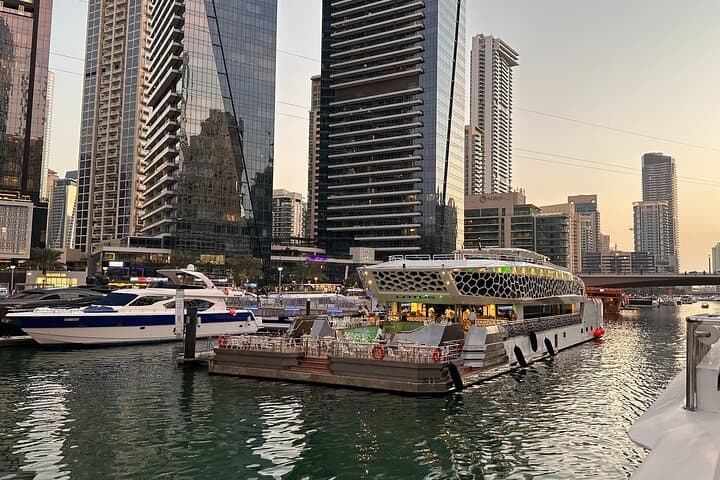 Dubai Luxury Yacht Dinner Cruise