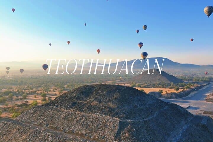 Hot air balloon flight + cave breakfast + Teotihuacan.