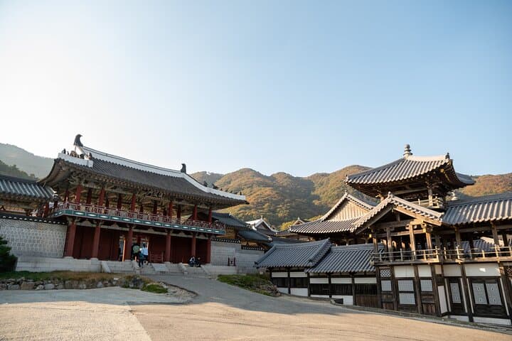 Private K-pop boyband Location Tour from Seoul City with Pickup