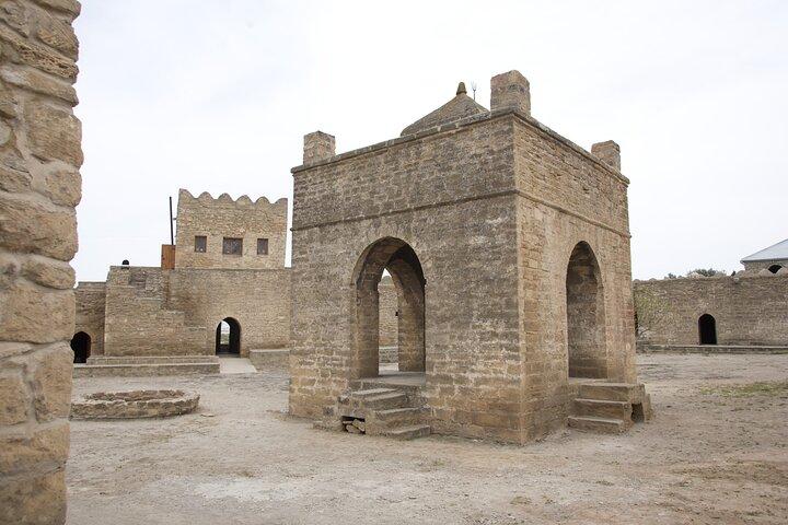 Bakoe Gobustan en Absheron Tour + Gratis Haydar Aliyev Center Ticket