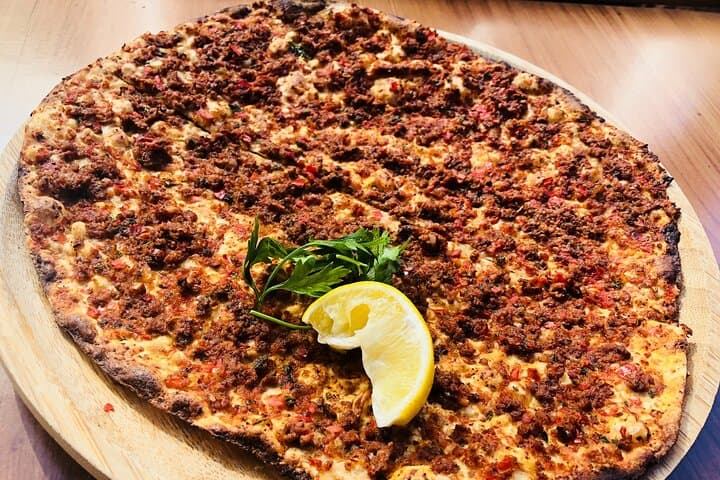 Istanbul Kadikoy Private Food Tour with 12+ Local Tastings