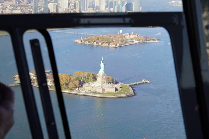 10-Minute Helicopter Transfer from Manhattan to Newark Airport