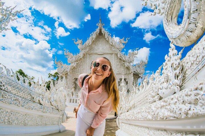 Chiang Rai: White, Blue, Red Temples og Long Neck Village Tour