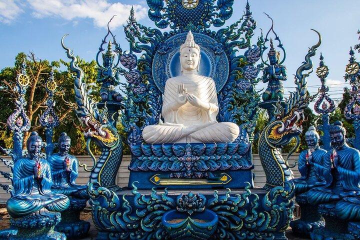 Chiang Rai: White, Blue, Red Temples og Long Neck Village Tour