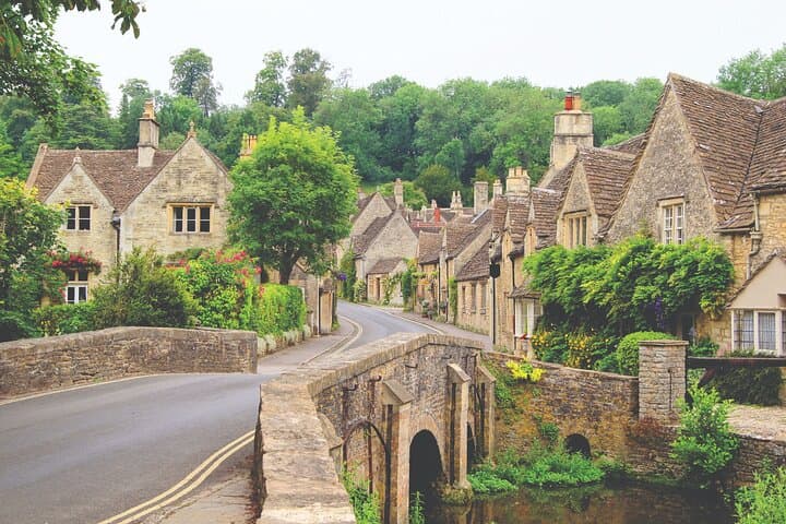 Stonehenge & the Cotswolds Including Admission from Bath