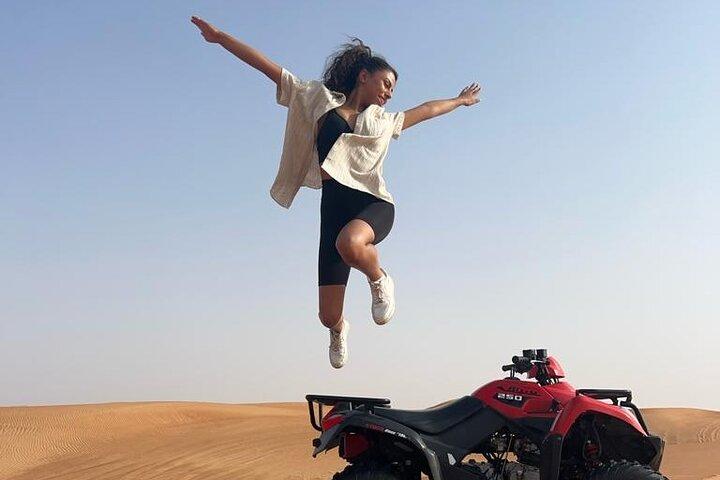 Morgendliche Wüstensafari in den Roten Dünen in Dubai mit Kamelritt