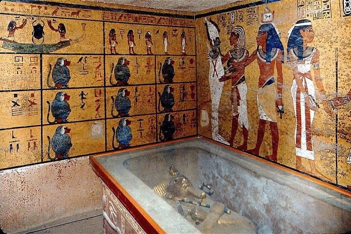 Private Tour in King Tut's, Nefertari Tombs, and Temples in Luxor