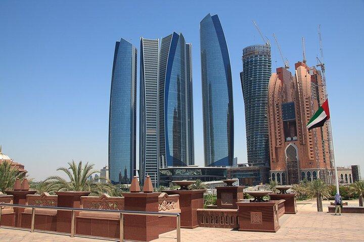 Tour privado de día completo por la ciudad de Abu Dhabi desde Fujairah