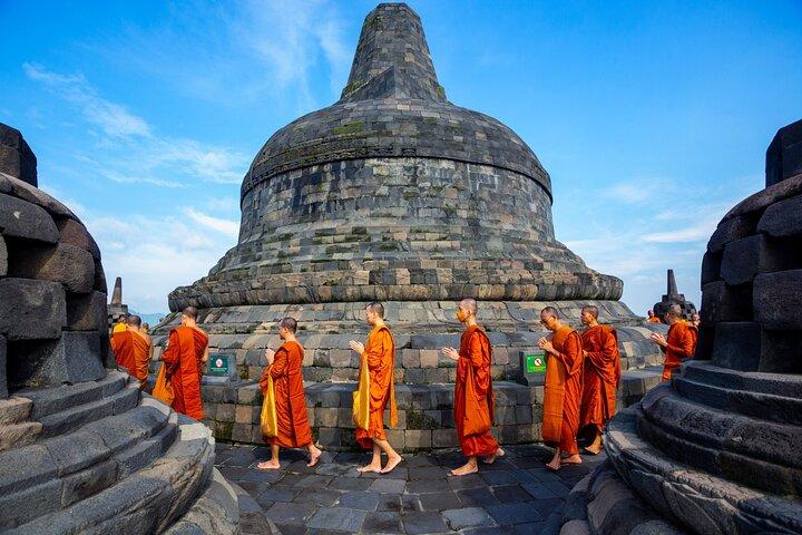 ジョグジャカルタ発:ボロブドゥール寺院とプランバナン寺院を1日で巡る
