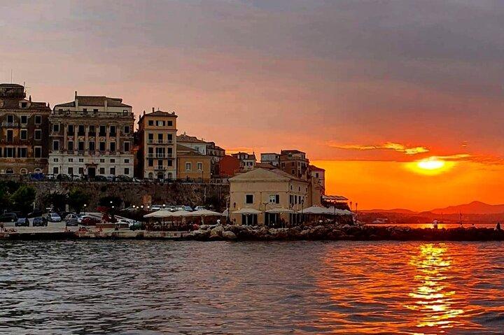 Cruzeiro privado ao pôr do sol em Corfu com iate à vela