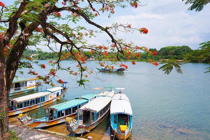 Scenic Dragon Boat Trip On Perfume River - Hue City