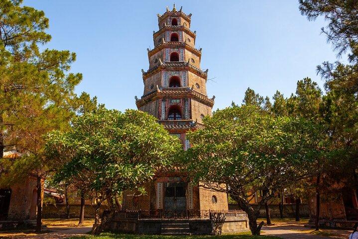 Scenic Dragon Boat Trip On Perfume River - Hue City