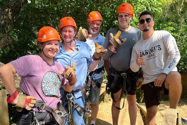Monkey/Sloth Park + Tirolesa e City Tour em Roatan