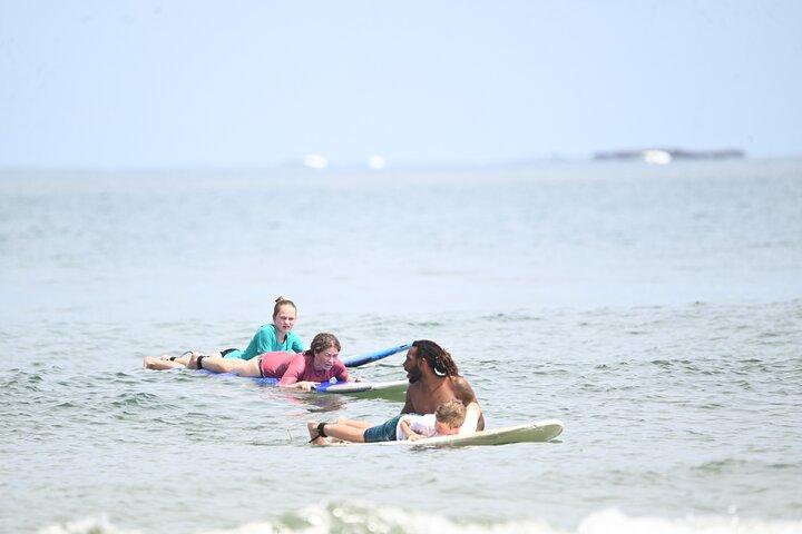 Aula particular de surf com profissionais locais em Tamarindo Beach
