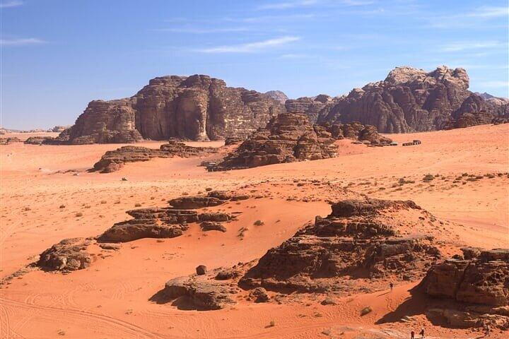 アカバからのワディ ラム旅行(往復、2 時間のジープを含む)