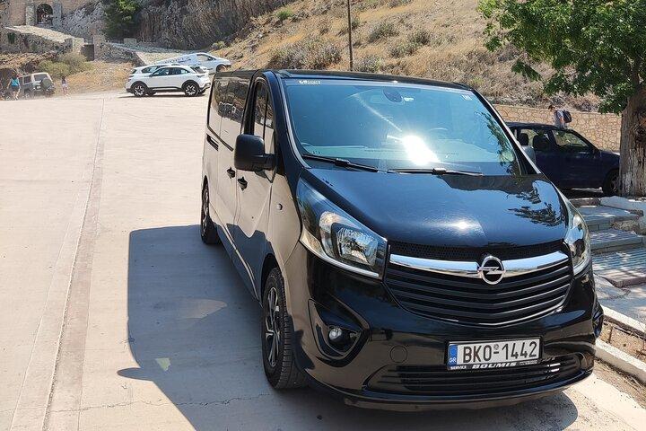 Traslado privado de lujo desde el aeropuerto de Atenas al puerto del Pireo