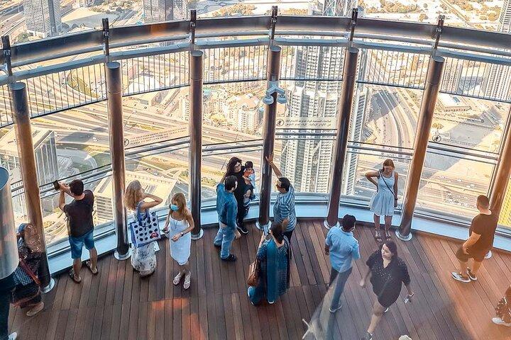 Desfrute do Dubai Burj Khalifa e almoço ou jantar com ingressos