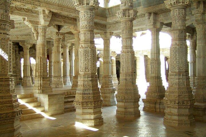 Kumbhalgarh & Ranakpur Tagestour von Udaipur