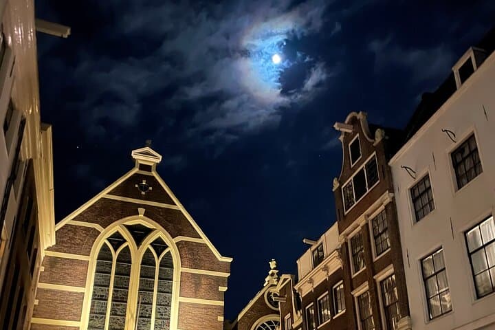 Amsterdam’s Ghostly Experiences Group Tour