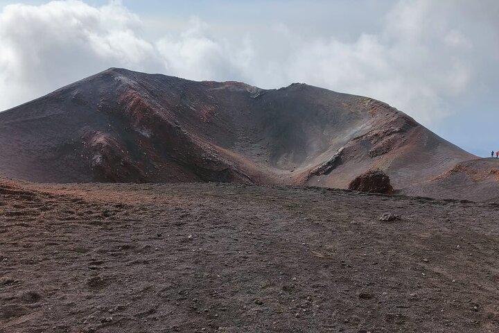 ケーブルカーとジープでエトナ山山頂火口 2920 メートルへのツアー