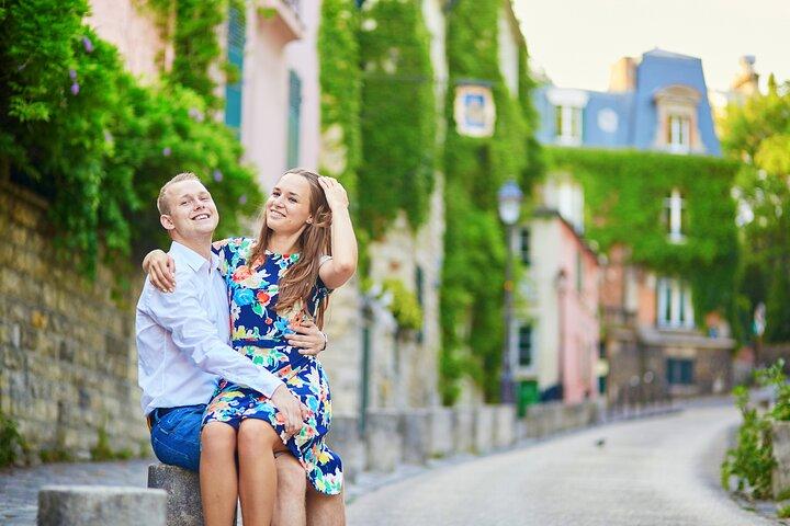 Iconic Paris - private photo shoot in the streets of Montmartre