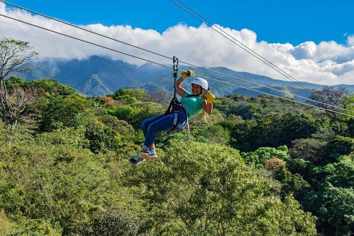 Familienabenteuer: Zipline, Wasserrutsche & Bad in Hot Springs