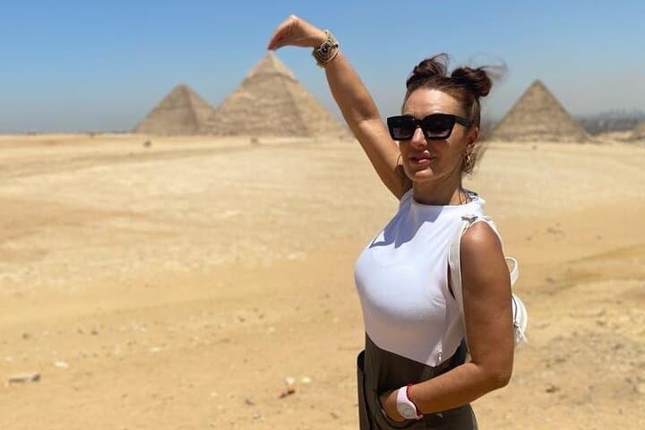 Tour to great pyramids of Giza, Sphinx & shopping tour with lunch