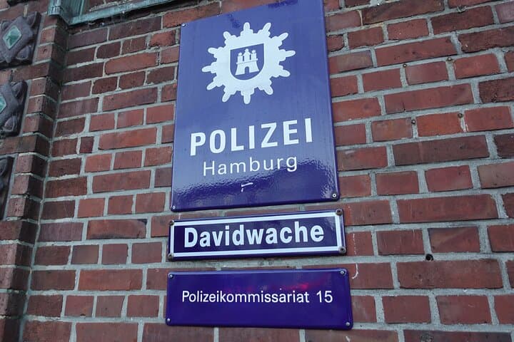 Reeperbahn tour with pleasure and vice and a lot of money